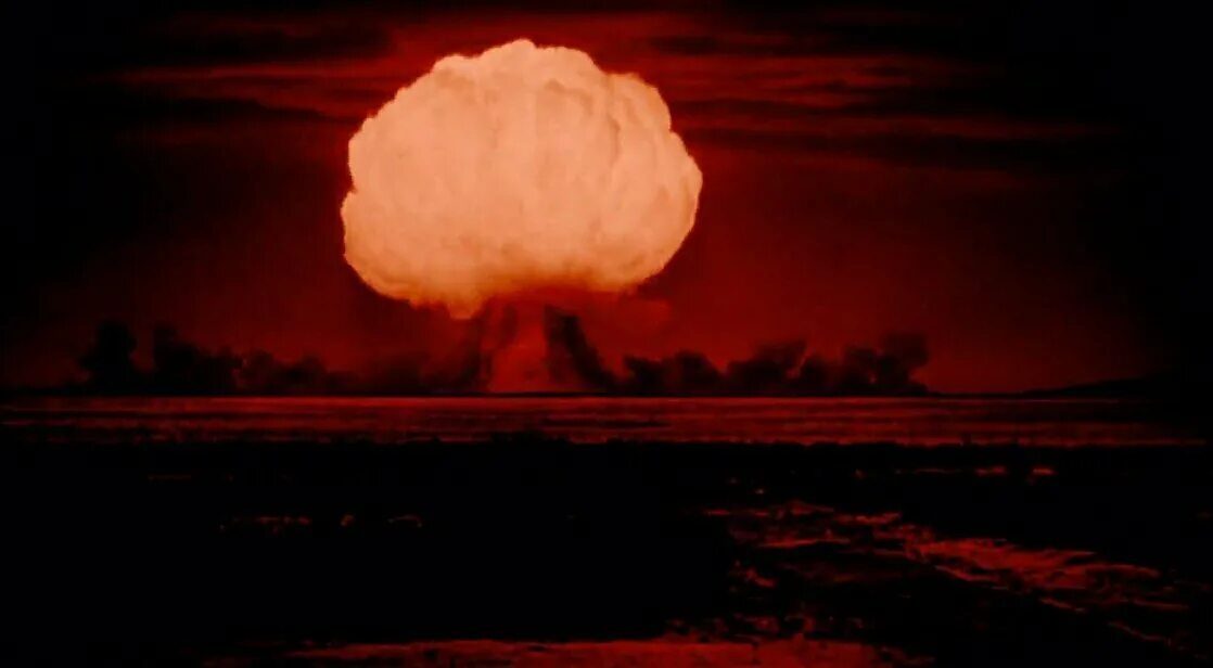 Испытание ядерного взрыва. Испытания ядерного оружия Нью Мексико. Ядерный взрыв Тринити 1945. Испытание атомной бомбы в Нью Мексико. Испытание первой атомной бомбы («Тринити») в США..