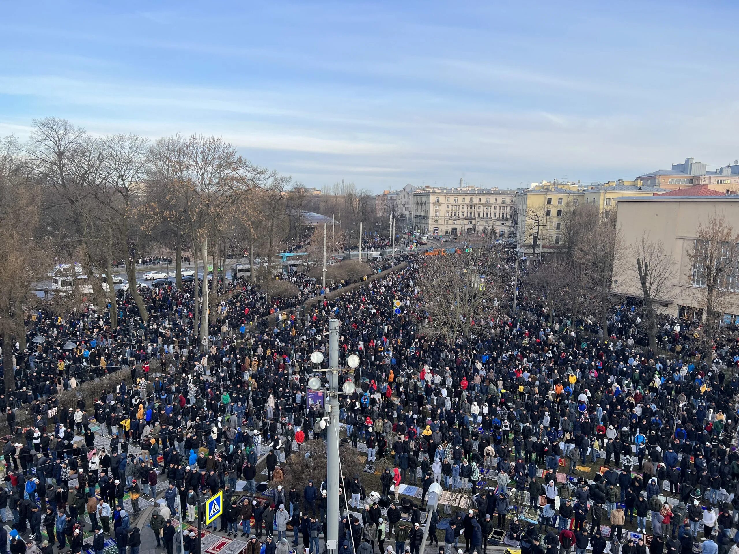 Ураза байрам санкт петербург. Курбан байрам в Питере 2023. Люди в городе. Ураза байрам в Петербурге. Праздник мусульман в СПБ.