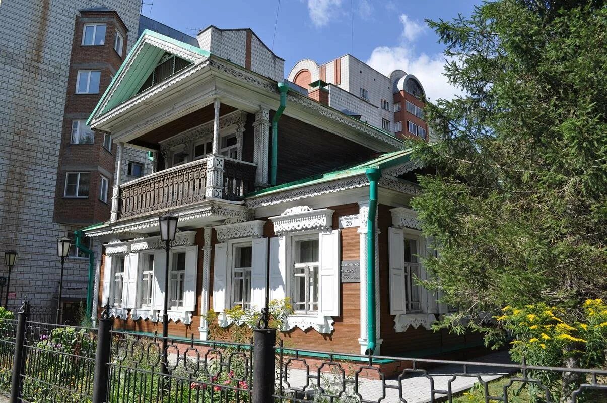 Ул чаплыгина индекс. Чаплыгина 25 новосибирск. улица чаплыгина новосибирск. памятник деревянного зодчества новосибирск чаплыгина. чаплыгина 36 новосибирск.