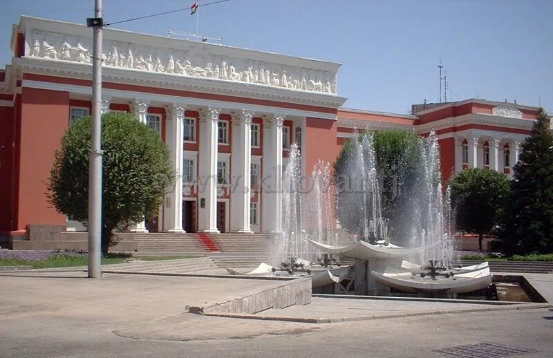 Парламент Таджикистана здание. Здание парламента Душанбе. Здание Маджлиси Оли. Здание Маджлиси намояндагон Таджикистана. Душанбе 24 ру