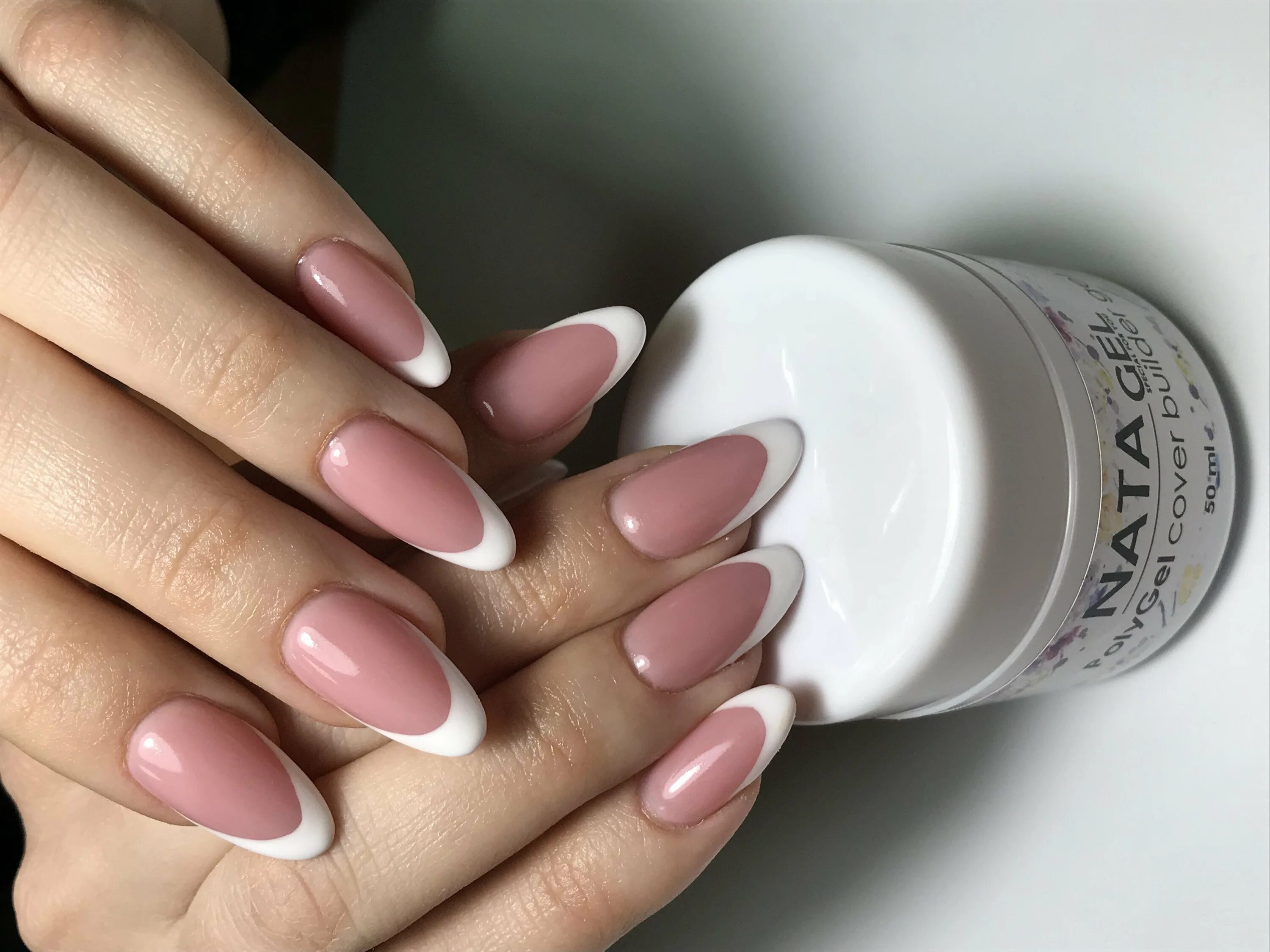 Французские ногти. Французское покрытие. Классический маникюр. Френч гель. Маникюр френч классмче.