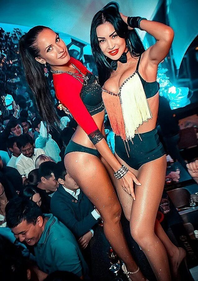 Девчонки жгут. Мама люба сериал 2014. Девушка с огнеметом. Девки жгу. Пьяные девки на дискотеке.