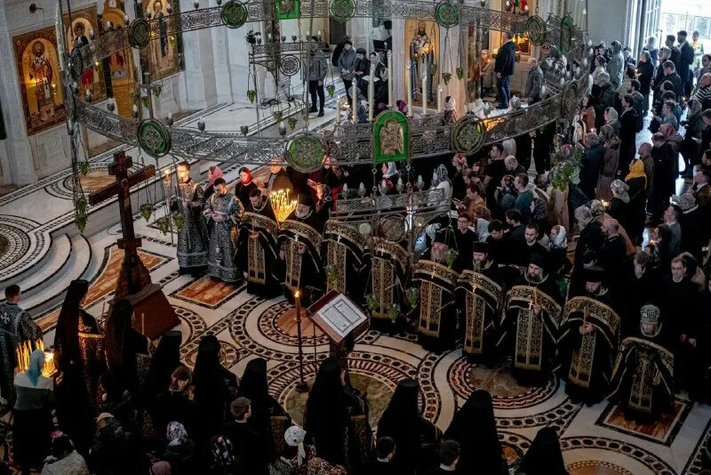 прихожане сретенского монастыря. иеромонах иоанн лудищев наместник сретенского монастыря. сретенский монастырь богослужения. храм сретенского монастыря в москве. прямая трансляция сретенский монастырь сегодня.