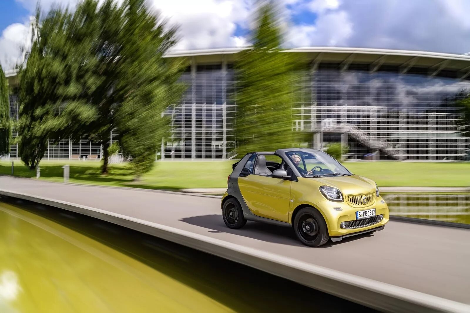 А3 смарт. Смарт кабриолет 2015. субкомпактный автомобиль. smart 2016 фото. smart с тканевой крышей.