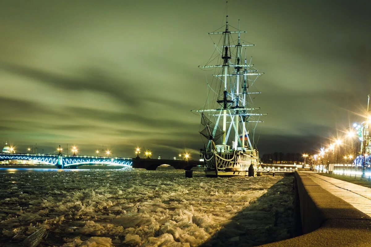 корабль благодать в санкт-петербурге. санкт-петербург благодать. петровская набережная фрегат благодать. фрегат санкт петербург. парусный линкор полтава.