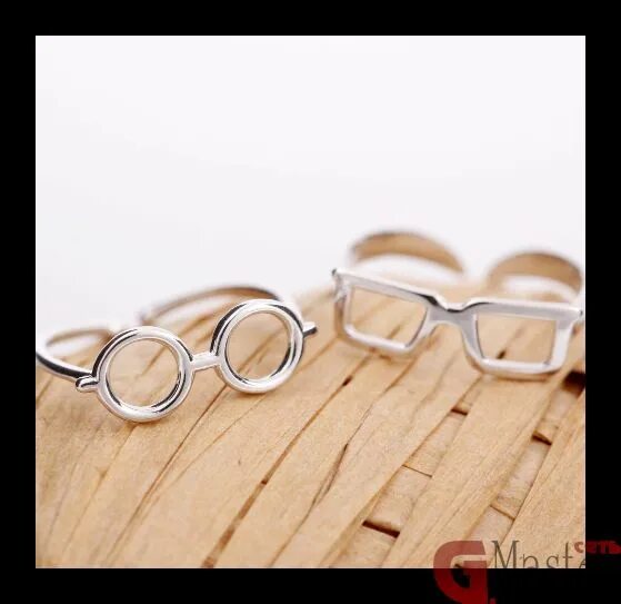 Ring glasses. Очки с колечком. Оправа для кольца. Кольцо с очками. Стильные оправы для колец.