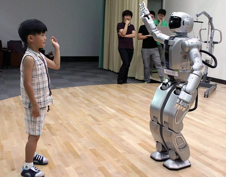 Роботы для детей. Робот помощник для детей. Мальчик робот. Современный детский робот.