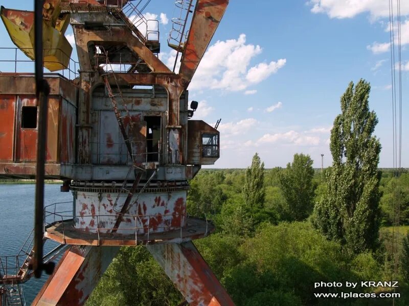 Портовые краны припять. Припять портовые краны. Портовые краны чернобыль. Портовые краны зов припяти. Плавучий кран припять.