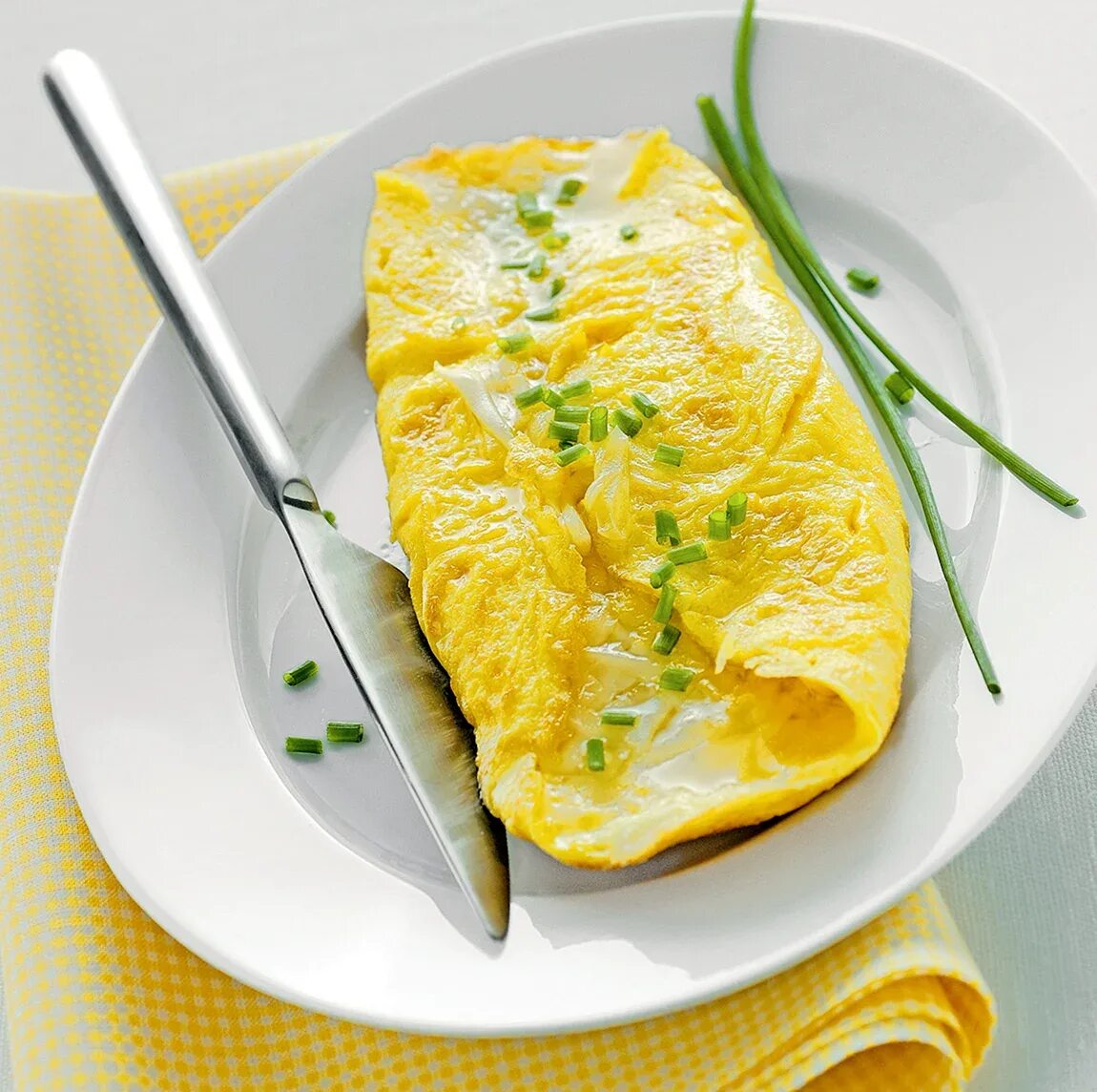 Омлет. Омлет с сыром. Cheese omelette. Омлет с сыром. О млеи.