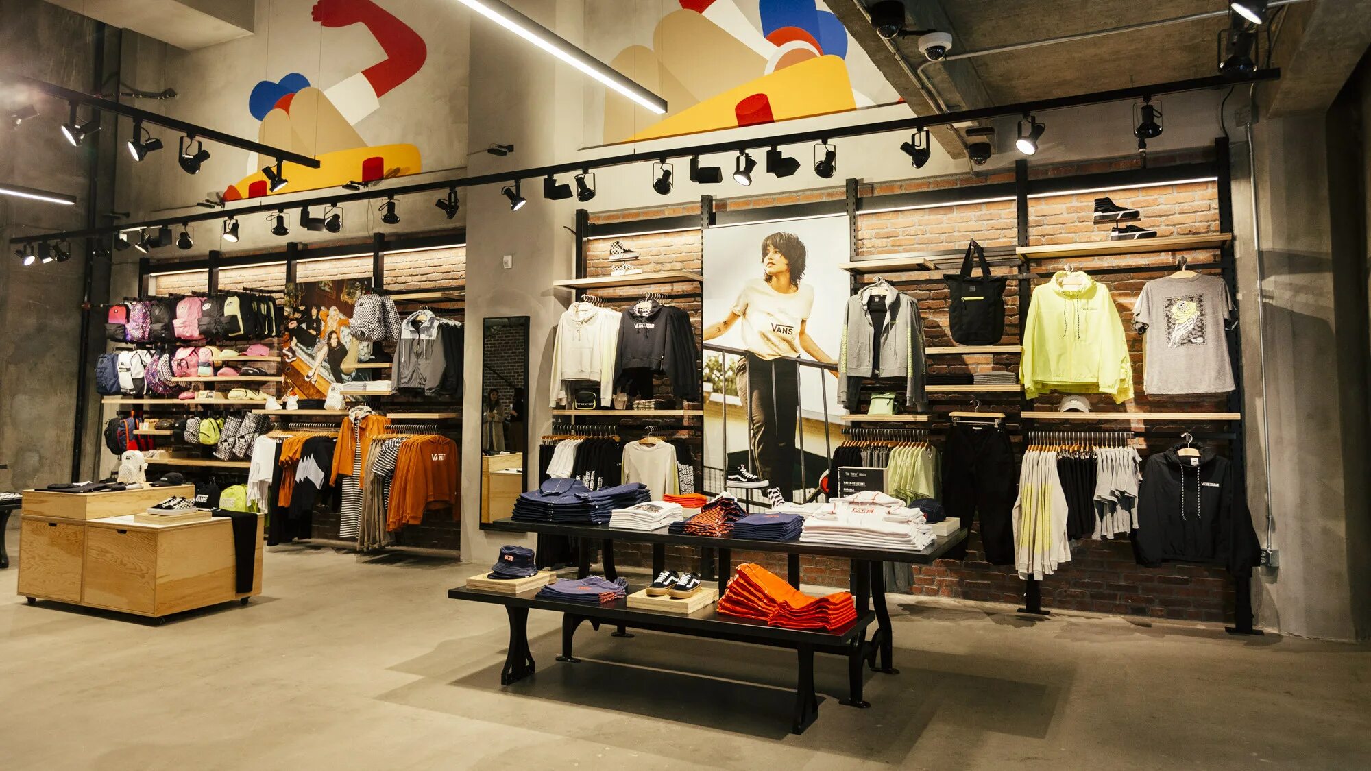 P s shop. Ван ритейл. витрина vans. витрина vans санкт-петербург. apparel shop.