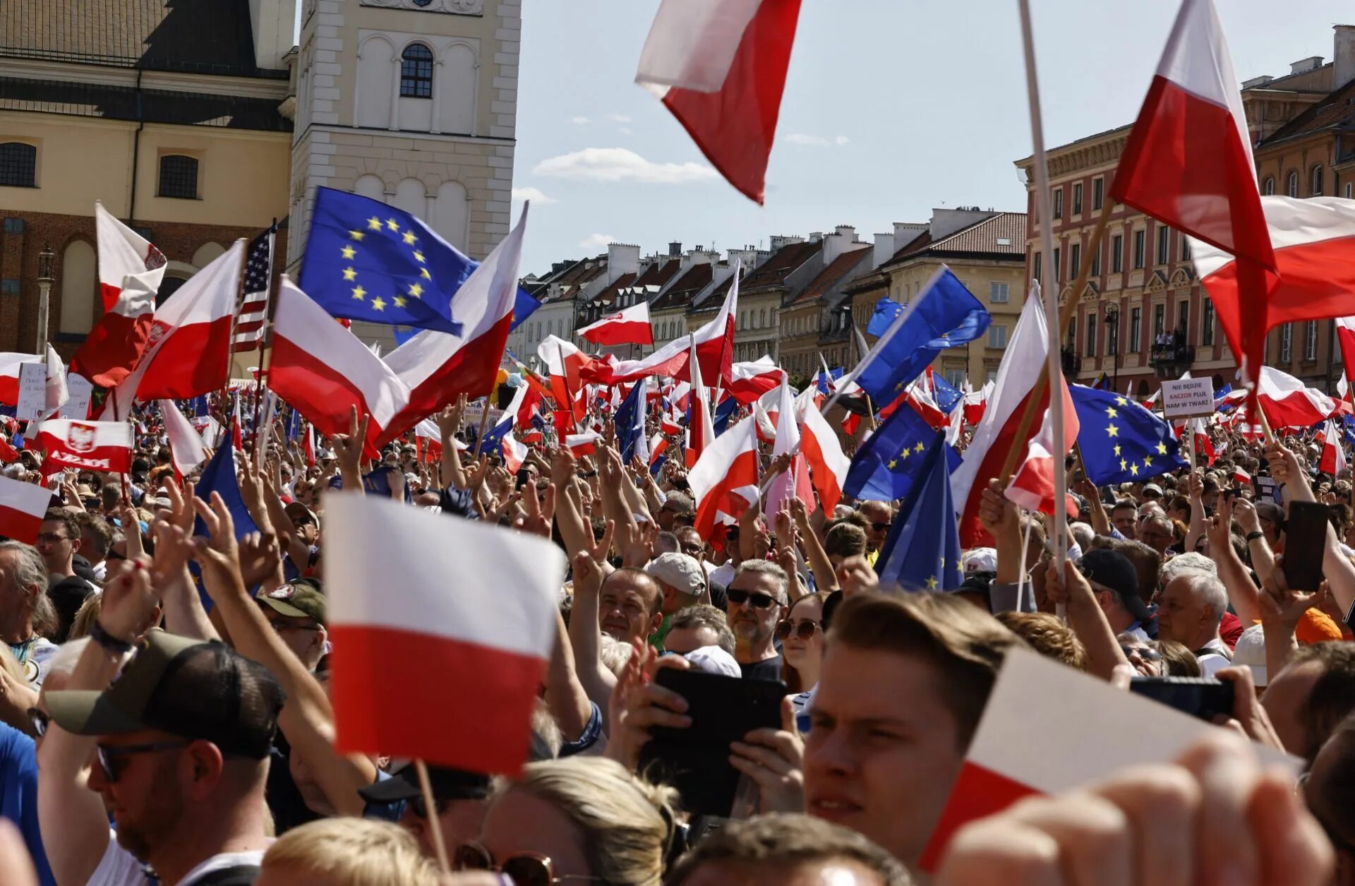 Митинг в Польше. Польша люди фото. Польша против России. Митинги в польше