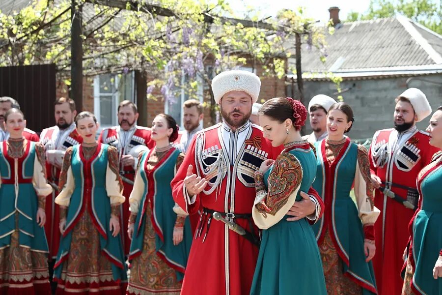 Казачий хор казачий край. Кубанский казачий хор Краснодар. Кубанский казачий хор ККХ. Кубанский казачий хор кубарь.