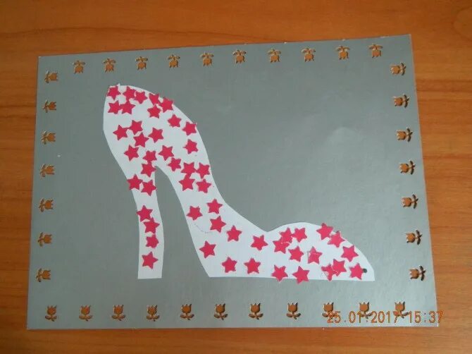 Рисование валенки в старшей группе. Аппликация обувь старшая группа. Рисование одежда и обувь в средней группе. Аппликации на одежду. Аппликация в детском саду.