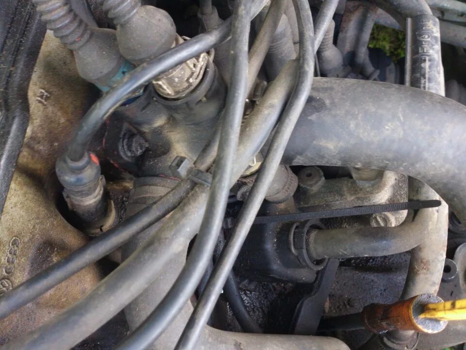 Фланец охлаждения vw t4 abl. Датчик температуры афн. Фланец датчика температуры. Фланец датчика температуры. Фланец с датчиками ajt.