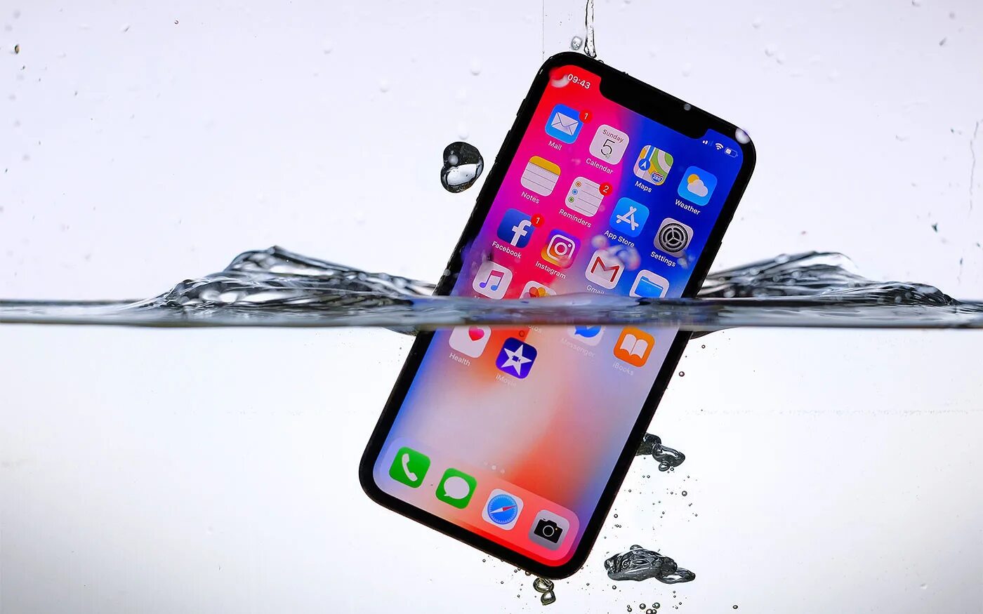 Утопленный айфон. Съемка под водой на айфон. Айфон 13 про в воде. Iphone 11 влагозащита. Айфон 11 съемка под водой.