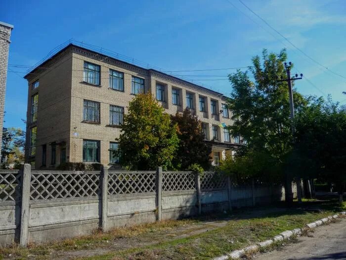 Школа 4 константиновка донецкая область. Константиновка школа. 17 школа константиновка. Константиновка школа №13 разрушения. 9 школа константиновка.