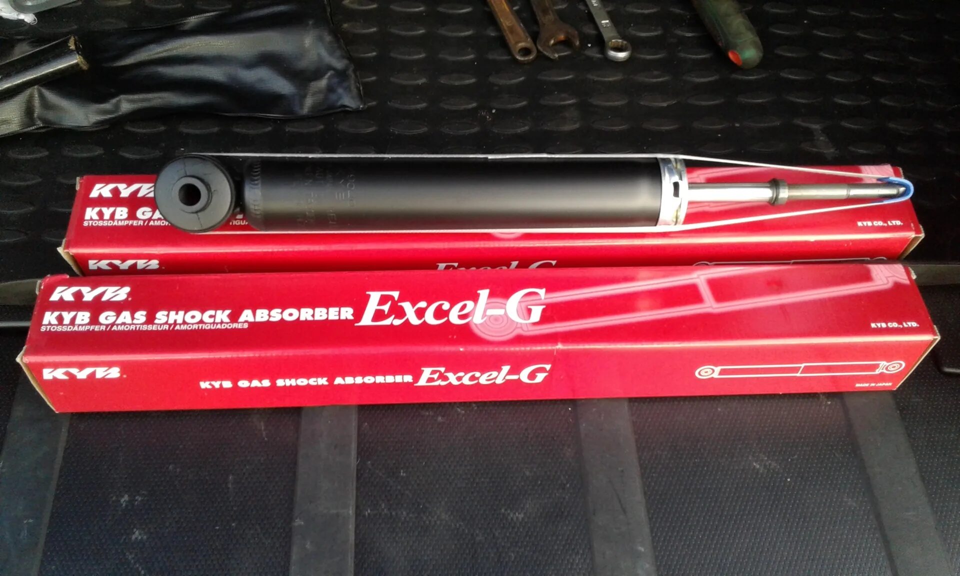 Амортизаторы kyb excel. Амортизаторы kyb excel-g 349040. мицубиси аутлендер задний амортизатор kyb. kyb амортизатор mits outlander. амортизаторы задние kyb outlander xl.