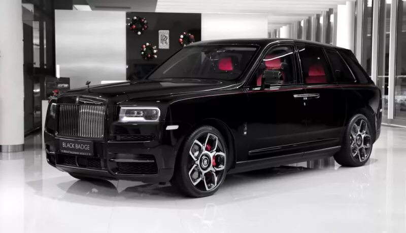 Роллс ройс калина. Роллс Ройс Куллинан черный. Rolls Royce Cullinan Black badge. Роллс Ройс Калинин 2020. Cullinan Black badge.