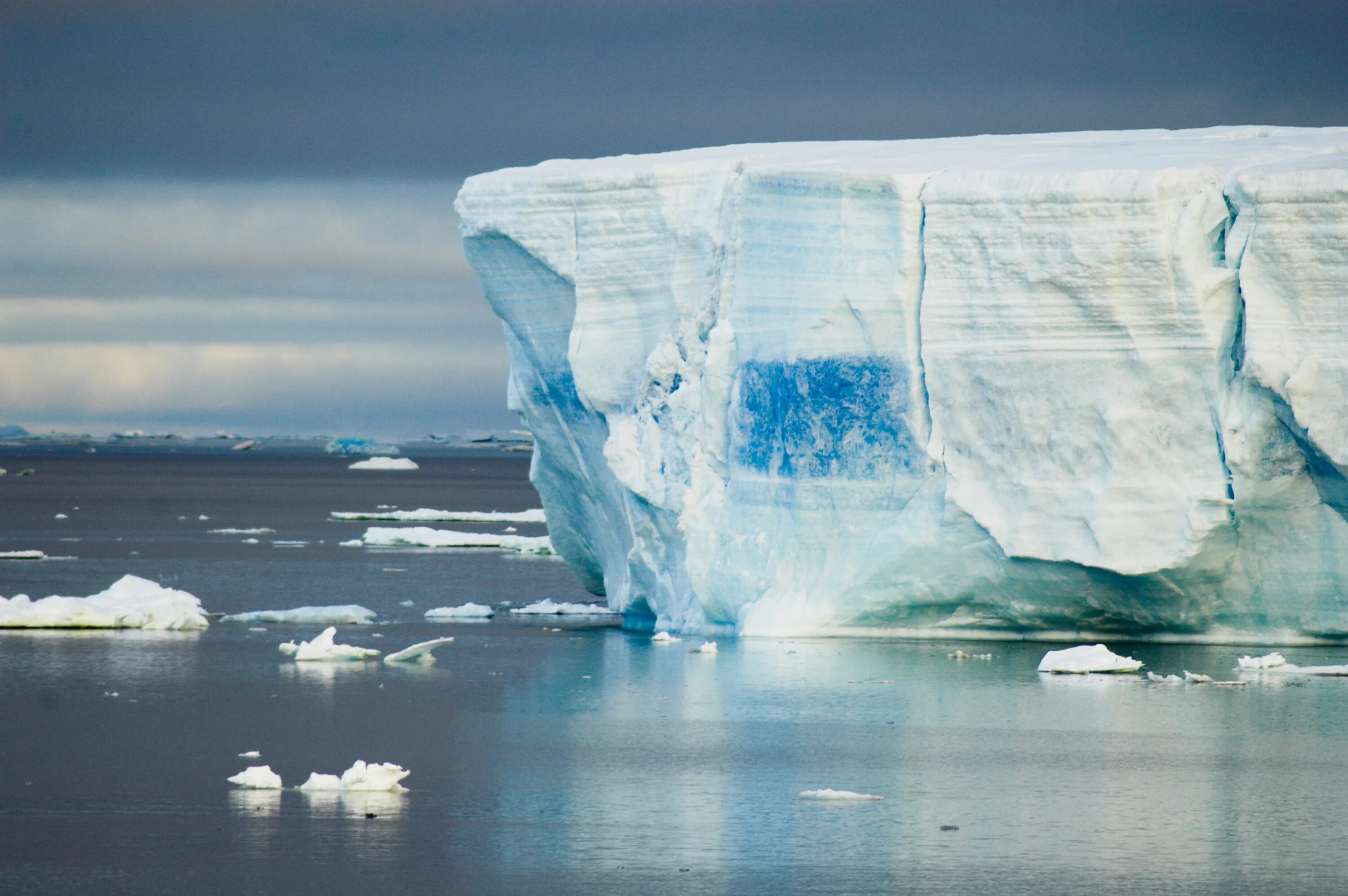 Бассейн антарктического океана реки. Южный Ледовитый океан. Антарктида Южный океан. Южный океан айсберги. Зеленый Айсберг.