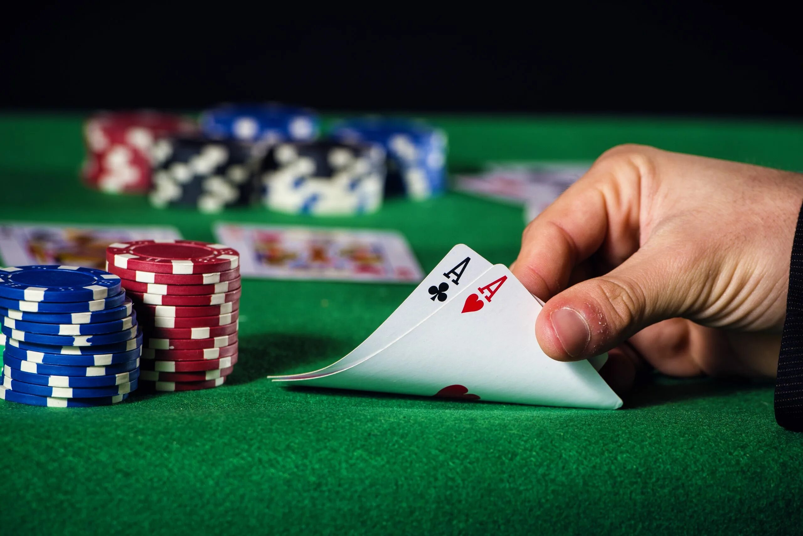 Pokerstrategy. Покер. Спортивный Покер. Стол для игры в Покер. Poker турнир.