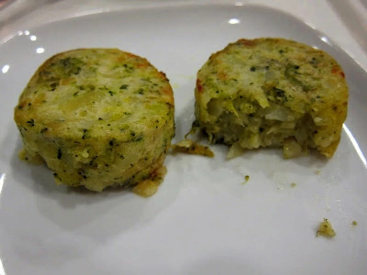 Капуста медальонами. Пп вафли из цветной капусты. Капуста баффало. Медальоны из цветной капусты. Савойская капуста: аляска.