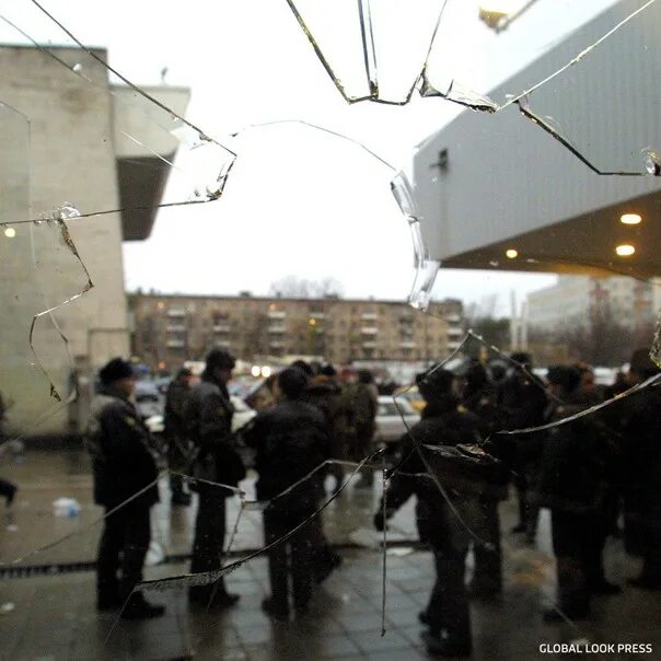 Заложники в москве в театре норд ост. Террористы Норд ОСТ 2002. Норд ОСТ захват заложников. Норд-ОСТ теракт на Дубровке.