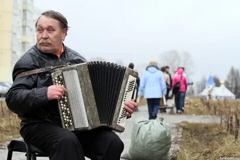 Поем под баян