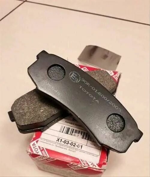 Колодки тормозные toyota corolla 156102. Колодки передние камри 70 remsa. 04465 колодки передние toyota. Оригинальные тормозные колодки тойота. Колодки тормозные передние тойота королла.