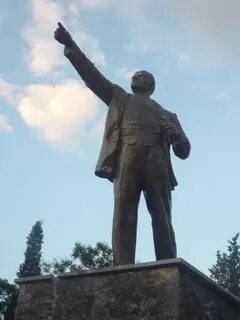 Почему памятник ленина
