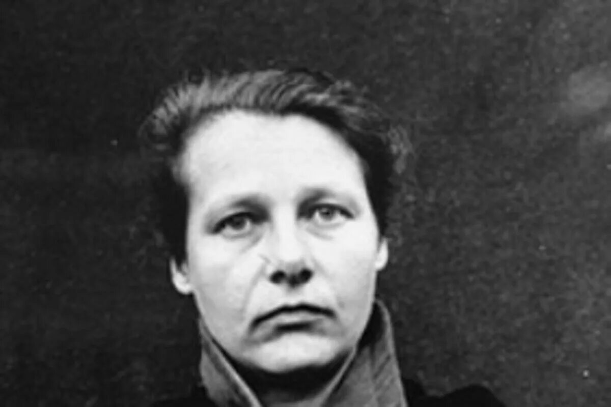 Герта хср. Герта оберхойзер казнь. Герта реликвии. Герта оберхойзер нацистские преступники. Hertha marks ayrton biography.