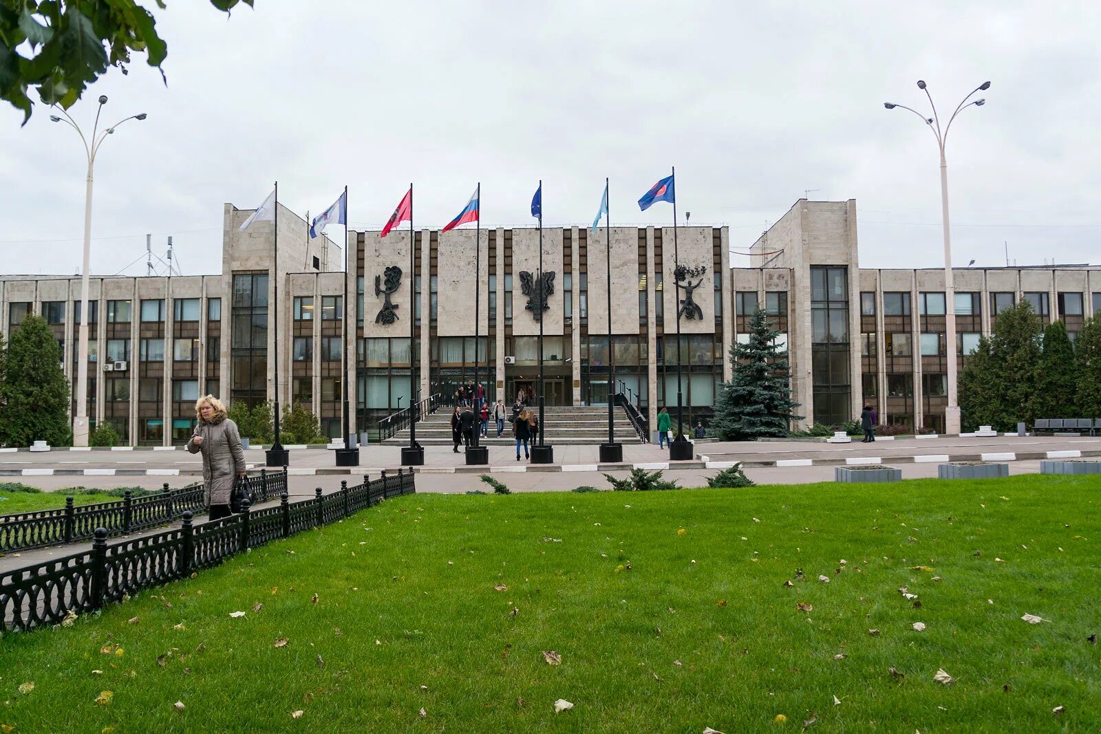 Мгимо что нужно. Институт мгимо в москве. институт международных отношений мгимо. здание мгимо в москве.