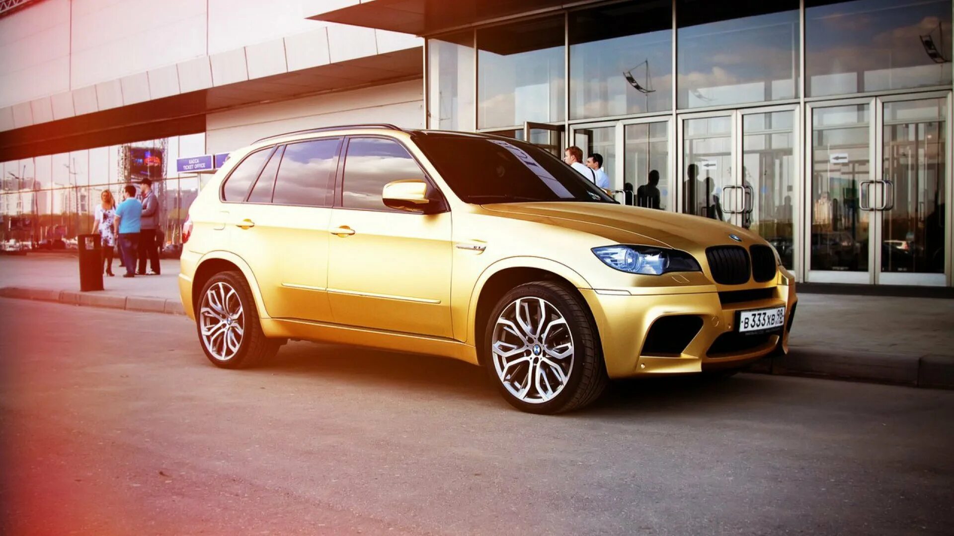 Золотая м5. BMW x5 Давидыча. BMW x5 Gold Edition. BMW x5m золотой. Машина Давидыча BMW x5m.