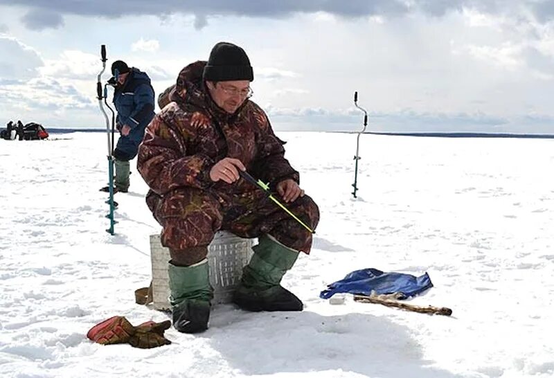 Зимние рыбалка 20 20. Подледная рыбалка. Рыбак зимой. Рыбаки на рыбалке зимой. Зимняя рыбалка фото.