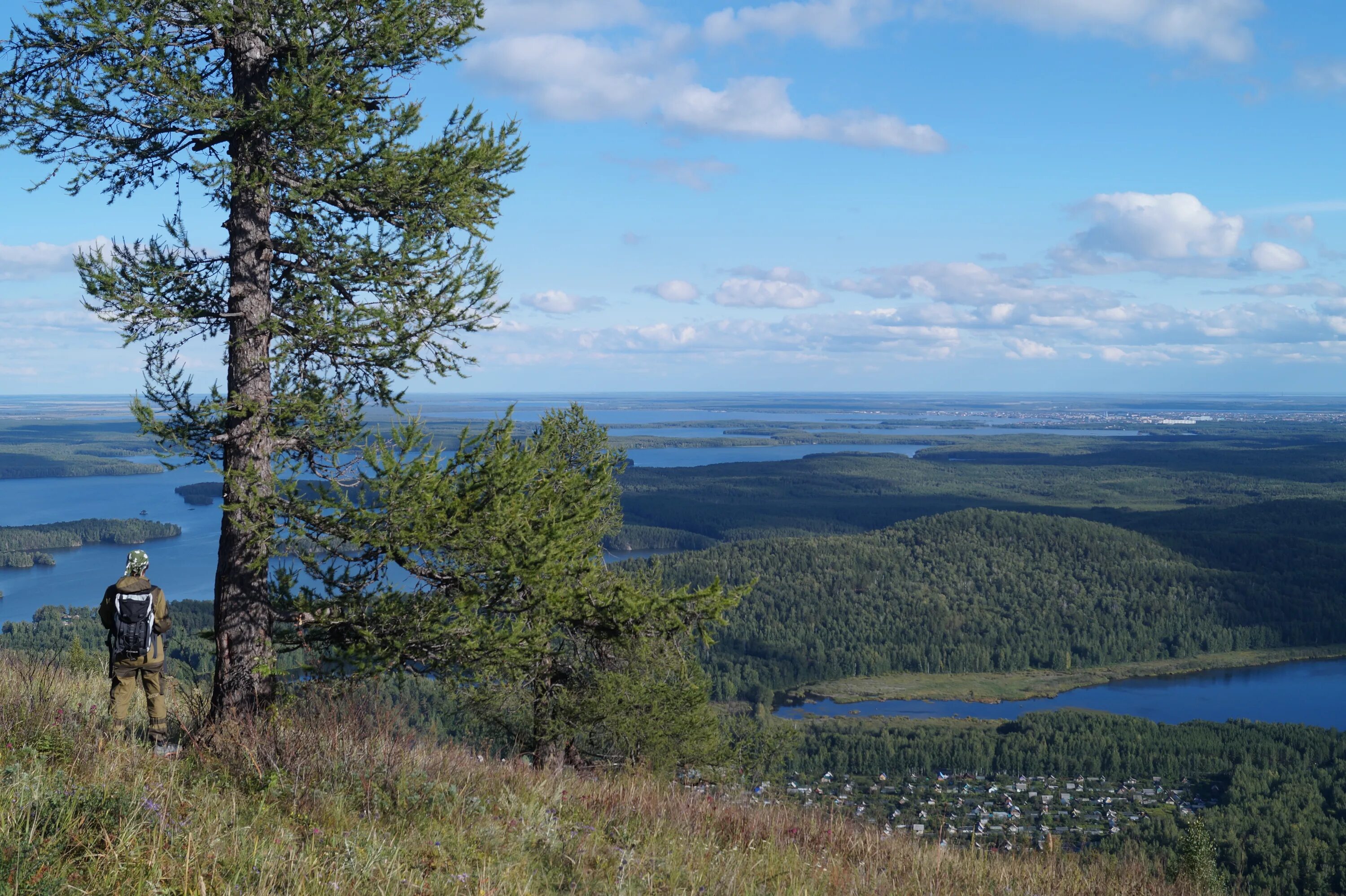Какие крупные озера есть в уральских горах. Уральские горы Горнозаводск. Природа Урала летом. Уральские горы летом. Лето на Урале.
