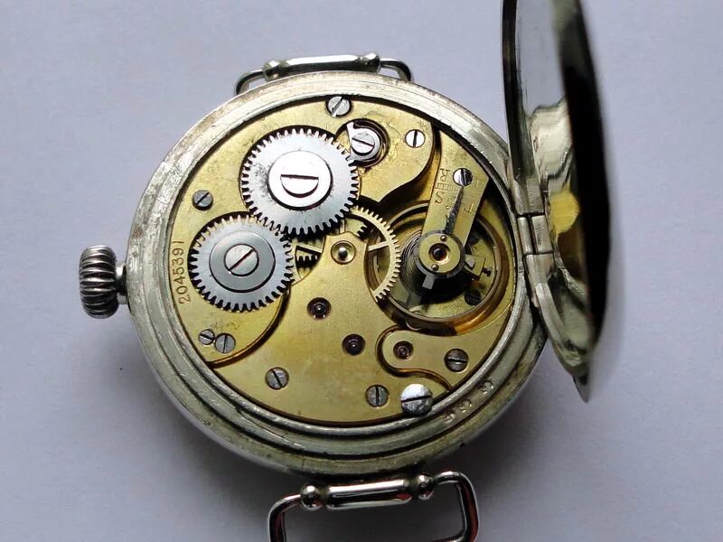 Часы сума. Georges Favre Jacot наручные часы. George Favre Jacot Locle Train. Старинные наручные швейцарские часы.