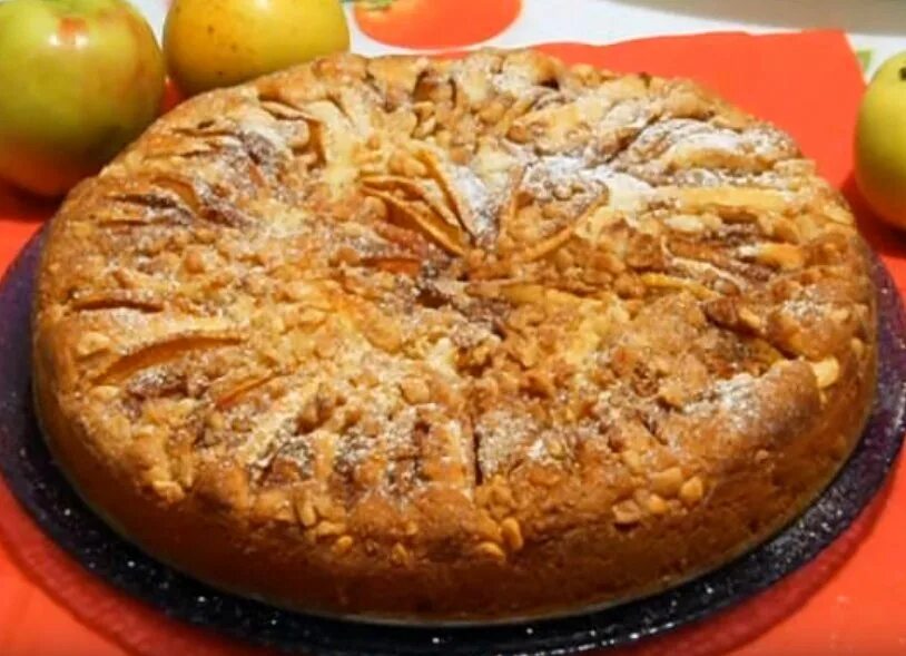 Королевская шарлотка с яблоками рецепт в духовке. Шарлотка с яблоками классическая. Королевская шарлотка с яблоками рецепт в духовке. Яблочный пирог вкус. Пп пирог с яблоками.