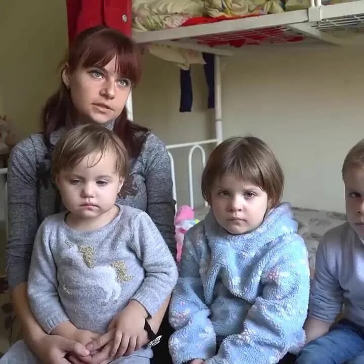 Многодетная семья в краснодарском крае. Дети украины. семья детьми задумалась.