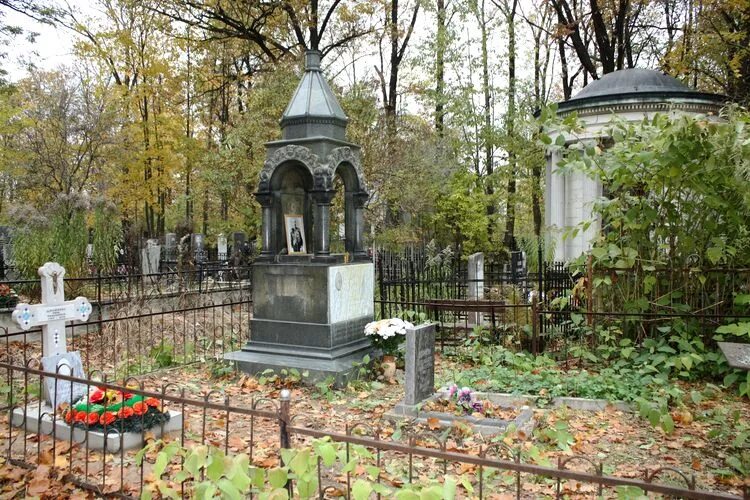 Краеведение: Субботник от 23 июля на Казанском кладбище - ТЦБС Пушкинского район