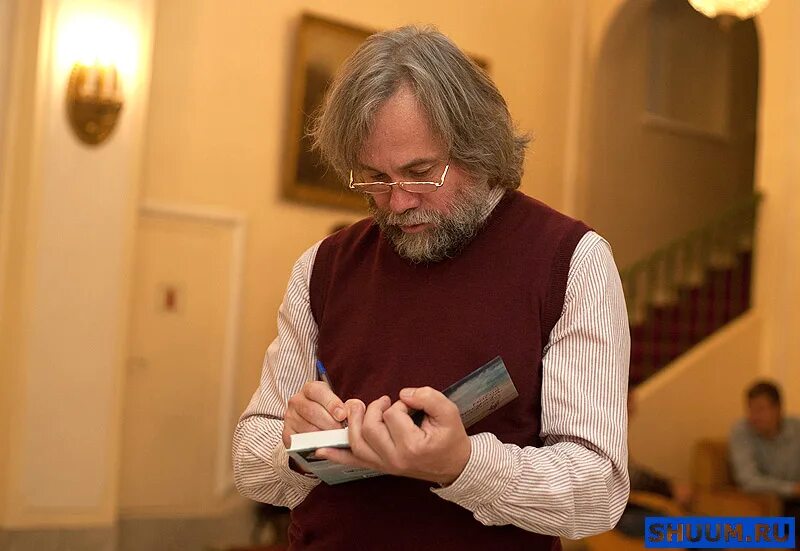 писатель поддержал