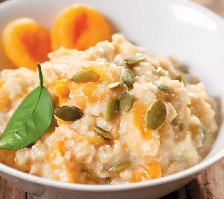 Каша с тыквой и овсянкой. Каша геркулесовая с сухофруктами. Каша геркулесовая с тыквой. Окайю каша