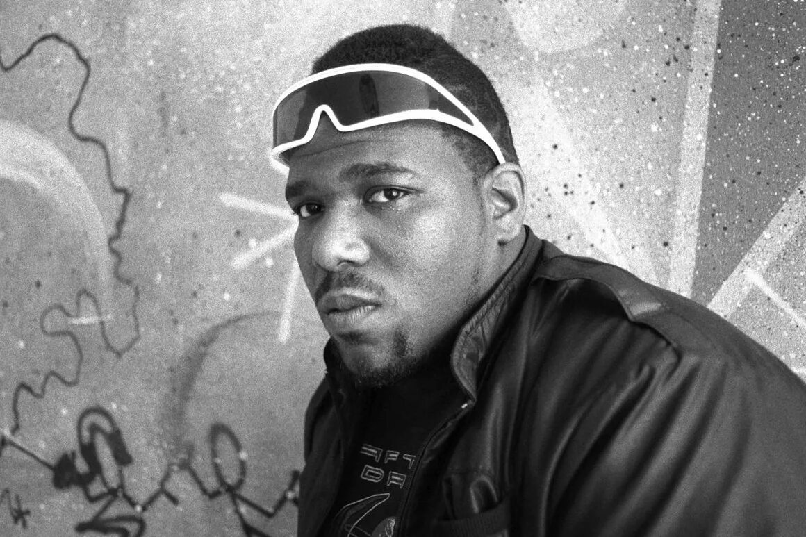 Afrika bambaataa. DJ Африка Бамбаатаа. БУМБА Африка. Afrika Bambaataa о хип-хоп.