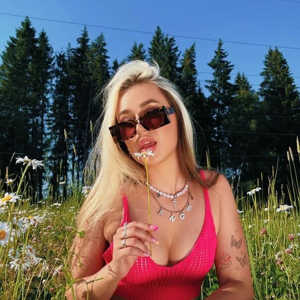 Bad barbie dani choco. Bad barbie настя тиктокерша.