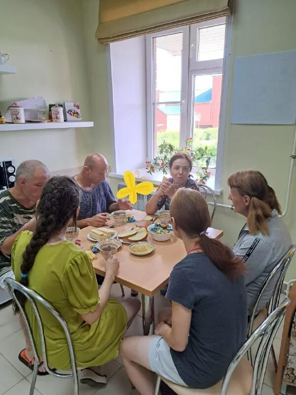 Залучье новгородская область интернат воспитатель интерната залучеь. Воспитатель интерната работа. Что сдавать на воспитателя детского сада. Учитель профессия дальнего действия. Воспитатель интерната работа.