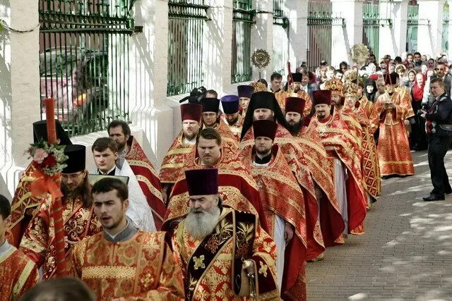 Настоятель храма в подольске троицкого. Храм в кузнечиках подольск расписание богослужений. Храм в кузнечиках подольск расписание богослужений. Церковь в кузнечиках подольск. Храм в кузнечиках подольск расписание богослужений.