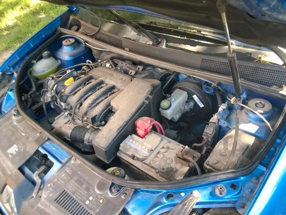 Рено логан подкапотное пространство фото Уплотнитель в подкапотное пространство Renault Logan (1G), 1,4 л, 2010 года тю