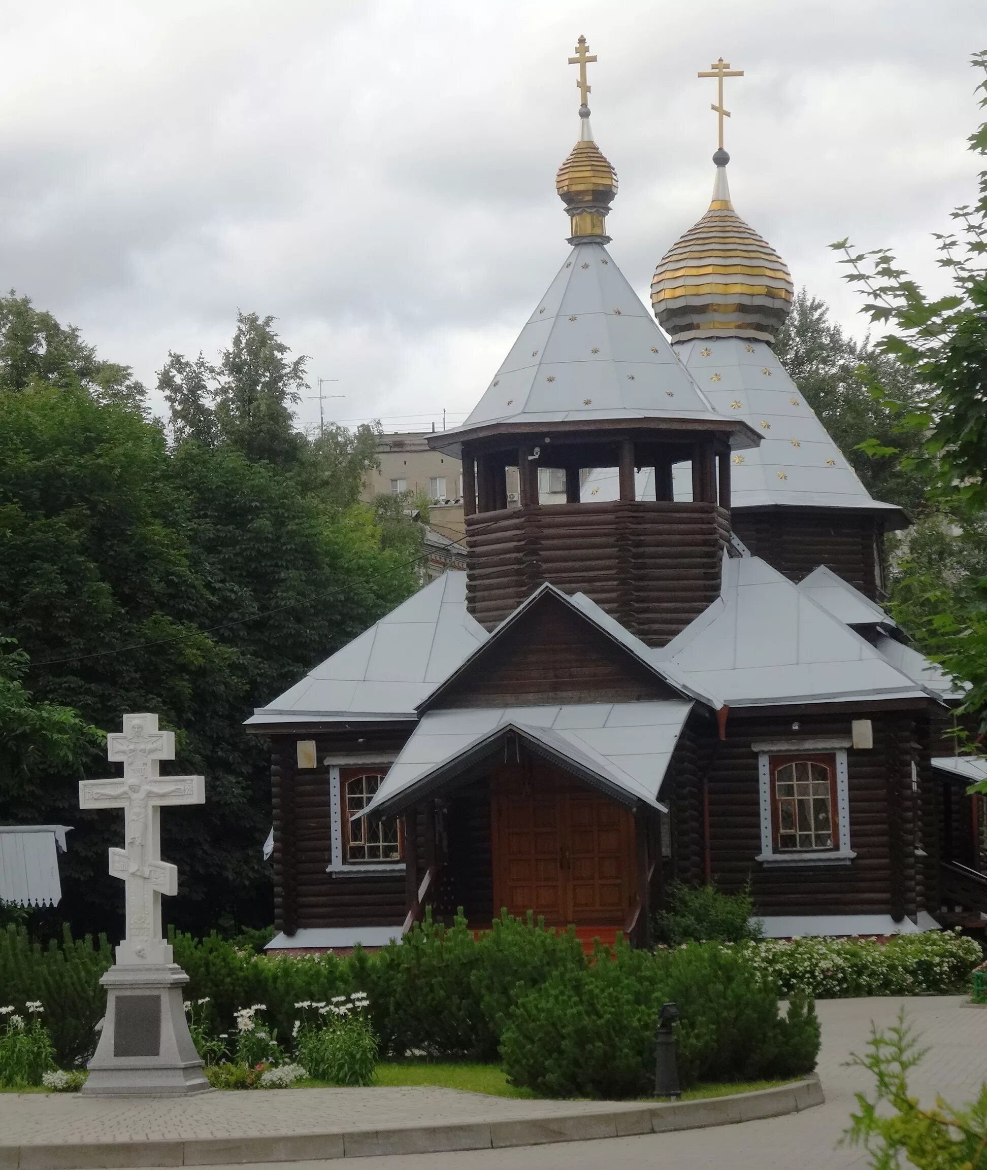 Храм в люберцах на октябрьском проспекте. Церковь иннокентия, митрополита люберцы. церковь иннокентия, митрополита московского, в люберцах, люберцы. часовня иннокентия митрополита московского.