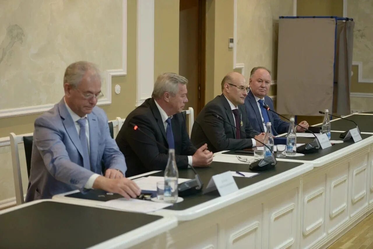 Председатель заместитель председателя секретарь избирательной комиссии. Председатель заместитель председателя секретарь избирательной комиссии