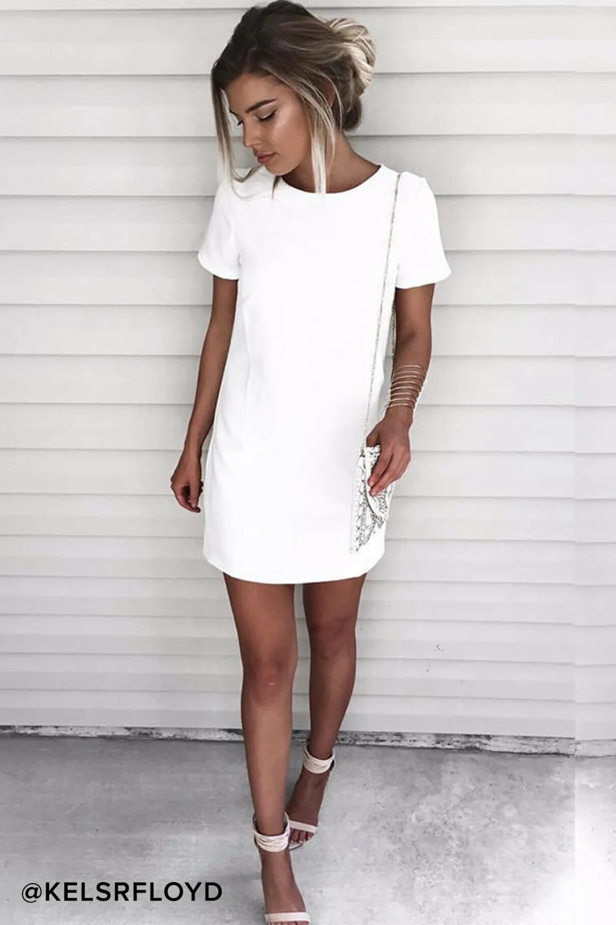 Платья в черном белом цвете. Белое платье. Платье белое прямое короткое. Стильное белое платье. Белое платье короткое летнее.