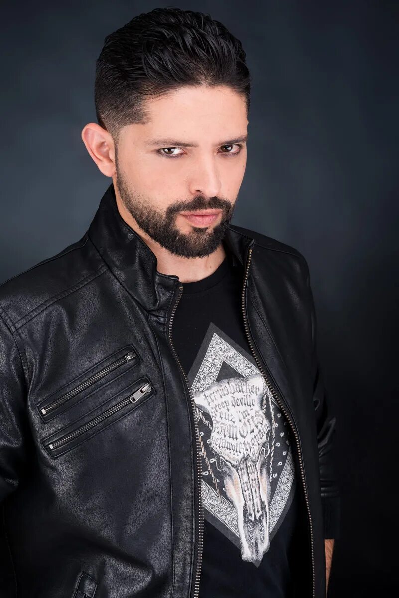Ronnie romero дискография. Рони ромеро. Ромеро вокалист. Ронни ромеро певец. Рони ромеро.