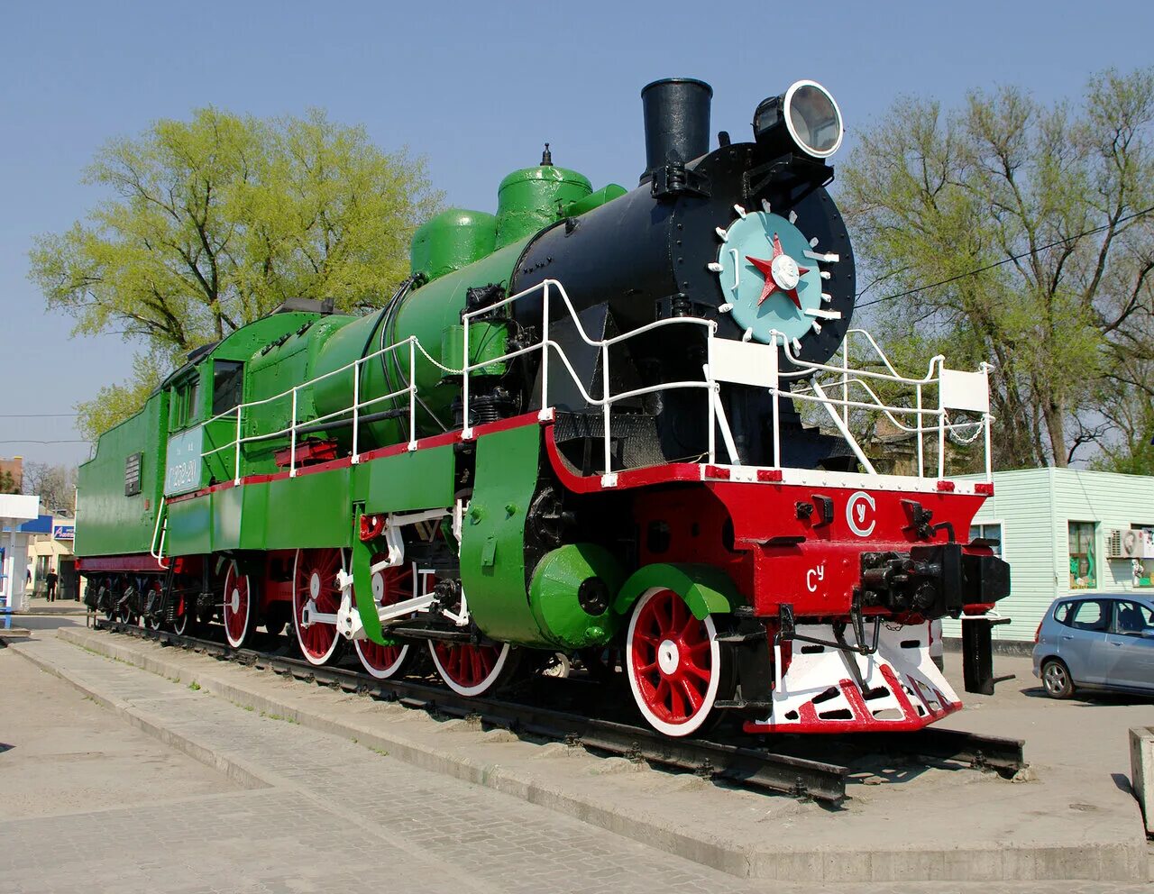 Батайск достопримечательности города. Вокзал батайск площадь железнодорожников. Станция батайск. Памятник исакова. Л паровоз самара.